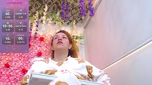 Snapshot of BLONDE_SEXYHOT chatting on 11, 2, 2026 BLONDE SEXYHOT online show from 11, 2, 2026