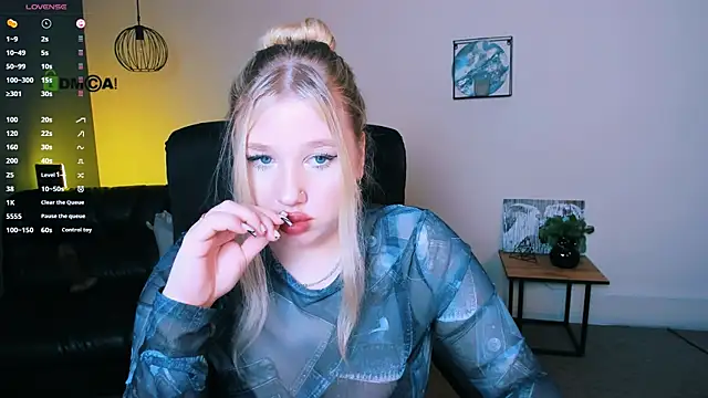 Snapshot of juli_kisss chatting on 29, 12, 2024 juli kisss online show from 29, 12, 2024