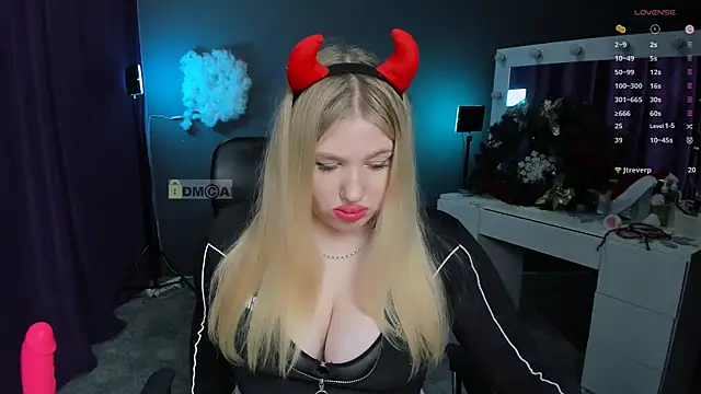 Snapshot of juli_kisss chatting on 14, 1, 2025 juli kisss online show from 14, 1, 2025