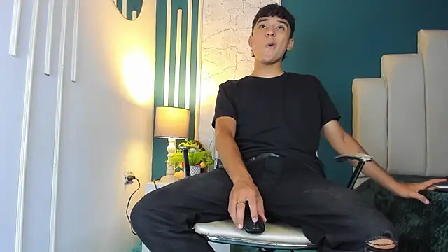 Austin Cardieff online show from 6, 2, 2025