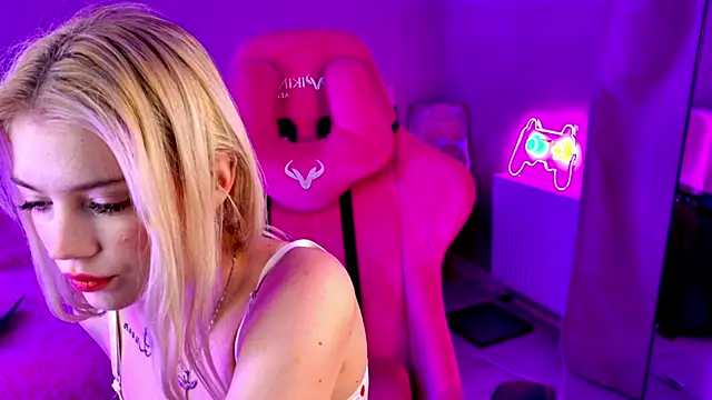 Shawty Blonde online show from 28, 2, 2025