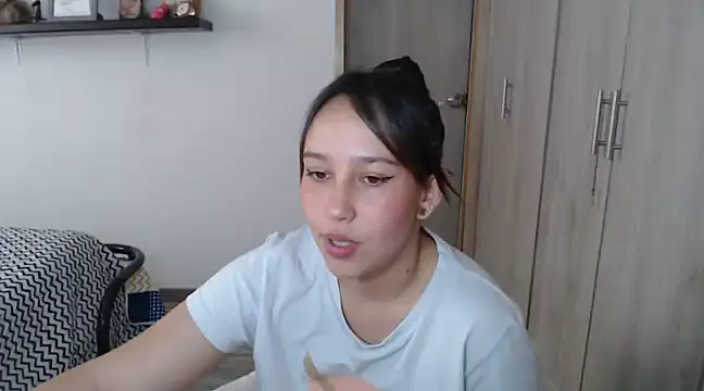 Skarlet Adams28 online show from 6, 12, 2024