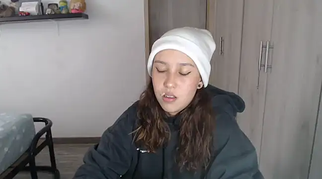 Skarlet Adams28 online show from 9, 1, 2025