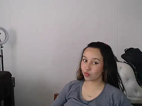 Skarlet Adams28 online show from 12, 3, 2025