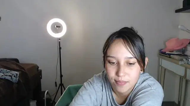 Skarlet Adams28 online show from 19, 3, 2025