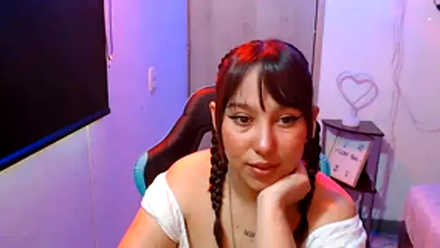 Skarlet Adams28 online show from 12, 5, 2026