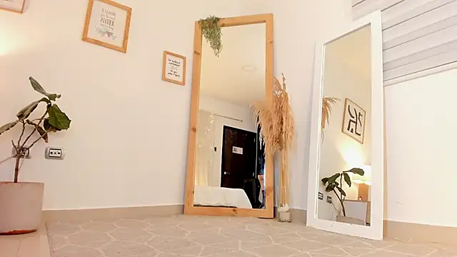 viooletaa online show from 22, 3, 2025