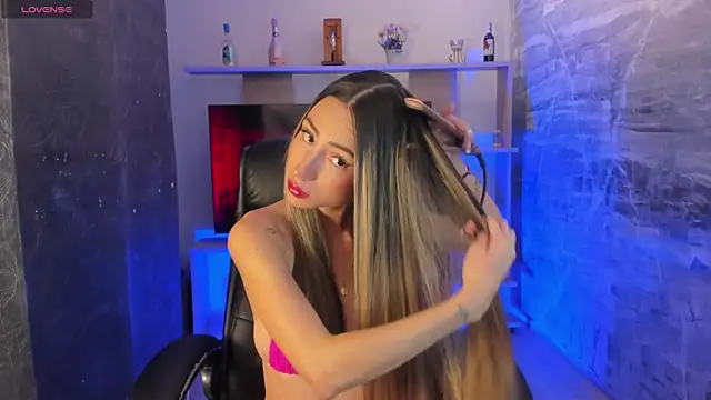 Snapshot of juliasprousse_ chatting on 5, 2, 2025 juliasprousse online show from 5, 2, 2025