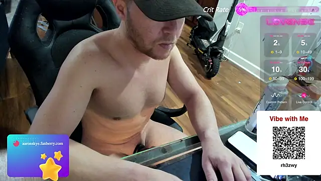 Snapshot of aaron_s_x chatting on 2, 2, 2025 aaron s x online show from 2, 2, 2025