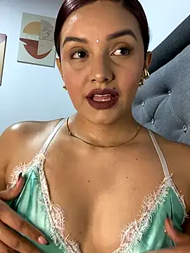 Snapshot of Melanyprada chatting on 16, 11, 2025 Melanyprada online show from 16, 11, 2025