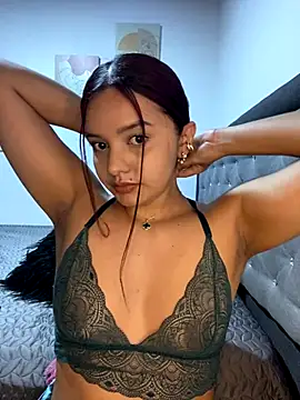 Snapshot of Melanyprada chatting on 14, 12, 2025 Melanyprada online show from 14, 12, 2025