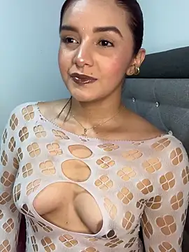 Snapshot of Melanyprada chatting on 7, 5, 2026 Melanyprada online show from 7, 5, 2026