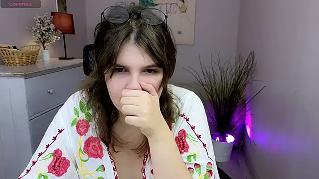 Snapshot of Ruyjin_Choi chatting on 18, 11, 2025 Ruyjin Choi online show from 18, 11, 2025