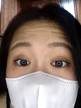 Snapshot of Kurage_chan chatting on 14, 10, 2025 Kurage chan online show from 14, 10, 2025