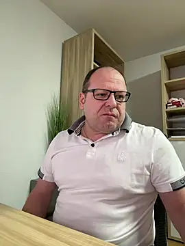 Snapshot of coupleLatinaLovers chatting on 3, 2, 2025 coupleLatinaLovers online show from 3, 2, 2025