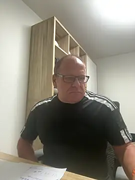 Snapshot of coupleLatinaLovers chatting on 17, 9, 2025 coupleLatinaLovers online show from 17, 9, 2025