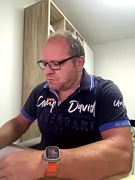 Snapshot of coupleLatinaLovers chatting on 19, 9, 2025 coupleLatinaLovers online show from 19, 9, 2025