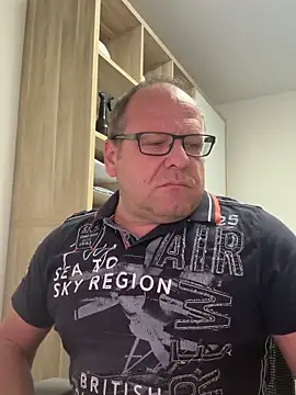 Snapshot of coupleLatinaLovers chatting on 22, 9, 2025 coupleLatinaLovers online show from 22, 9, 2025