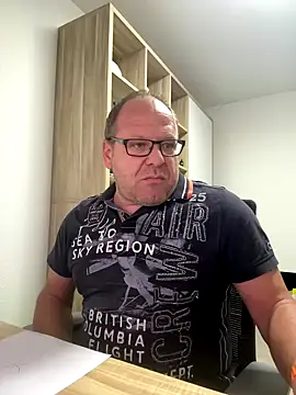 Snapshot of coupleLatinaLovers chatting on 23, 9, 2025 coupleLatinaLovers online show from 23, 9, 2025