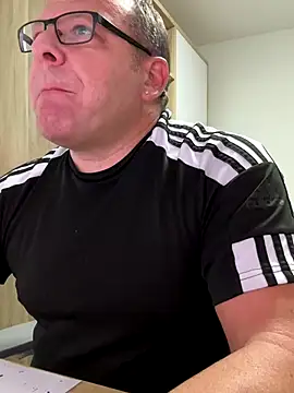 Snapshot of coupleLatinaLovers chatting on 24, 9, 2025 coupleLatinaLovers online show from 24, 9, 2025