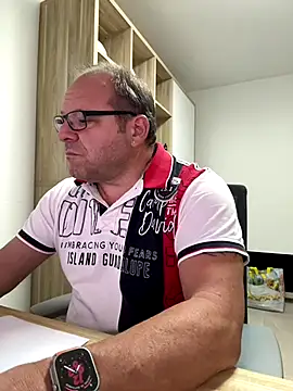 Snapshot of coupleLatinaLovers chatting on 26, 9, 2025 coupleLatinaLovers online show from 26, 9, 2025