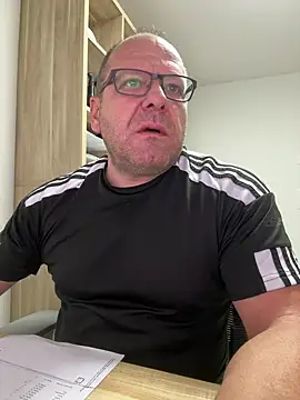 Snapshot of coupleLatinaLovers chatting on 1, 10, 2025 coupleLatinaLovers online show from 1, 10, 2025