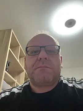 Snapshot of coupleLatinaLovers chatting on 2, 10, 2025 coupleLatinaLovers online show from 2, 10, 2025