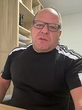 Snapshot of coupleLatinaLovers chatting on 6, 10, 2025 coupleLatinaLovers online show from 6, 10, 2025