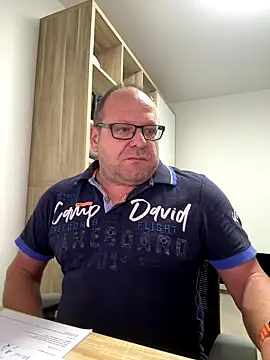 Snapshot of coupleLatinaLovers chatting on 7, 10, 2025 coupleLatinaLovers online show from 7, 10, 2025