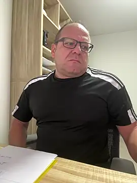 Snapshot of coupleLatinaLovers chatting on 9, 10, 2025 coupleLatinaLovers online show from 9, 10, 2025