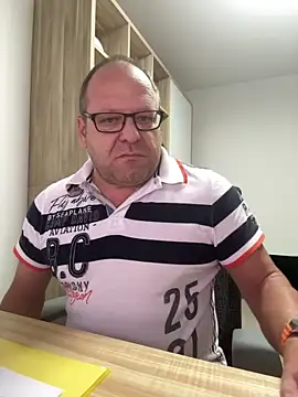 Snapshot of coupleLatinaLovers chatting on 10, 10, 2025 coupleLatinaLovers online show from 10, 10, 2025