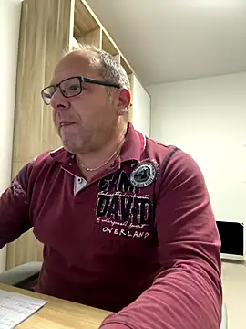 Snapshot of coupleLatinaLovers chatting on 15, 10, 2025 coupleLatinaLovers online show from 15, 10, 2025