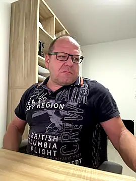 Snapshot of coupleLatinaLovers chatting on 20, 10, 2025 coupleLatinaLovers online show from 20, 10, 2025