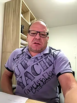 Snapshot of coupleLatinaLovers chatting on 22, 10, 2025 coupleLatinaLovers online show from 22, 10, 2025