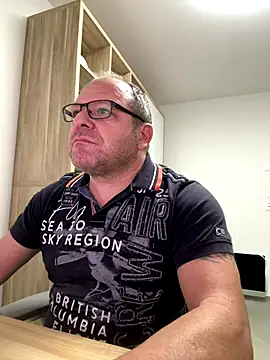 Snapshot of coupleLatinaLovers chatting on 24, 10, 2025 coupleLatinaLovers online show from 24, 10, 2025