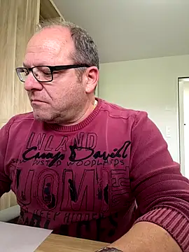 Snapshot of coupleLatinaLovers chatting on 28, 10, 2025 coupleLatinaLovers online show from 28, 10, 2025