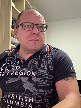 Snapshot of coupleLatinaLovers chatting on 30, 10, 2025 coupleLatinaLovers online show from 30, 10, 2025