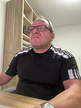 Snapshot of coupleLatinaLovers chatting on 31, 10, 2025 coupleLatinaLovers online show from 31, 10, 2025