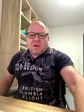 coupleLatinaLovers online show from 9, 1, 2026