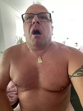 coupleLatinaLovers online show from 30, 6, 2026