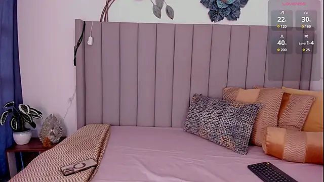 Snapshot of Saray_M_ chatting on 17, 10, 2025 Saray M online show from 17, 10, 2025