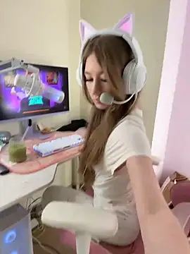 Snapshot of your_girl_next_door chatting on 28, 10, 2025 your girl next door online show from 28, 10, 2025