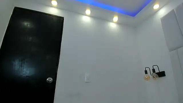 Snapshot of chloe_zulay chatting on 19, 1, 2026 chloe zulay online show from 19, 1, 2026