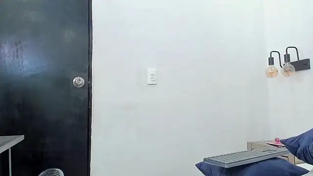 Snapshot of chloe_zulay chatting on 13, 2, 2026 chloe zulay online show from 13, 2, 2026