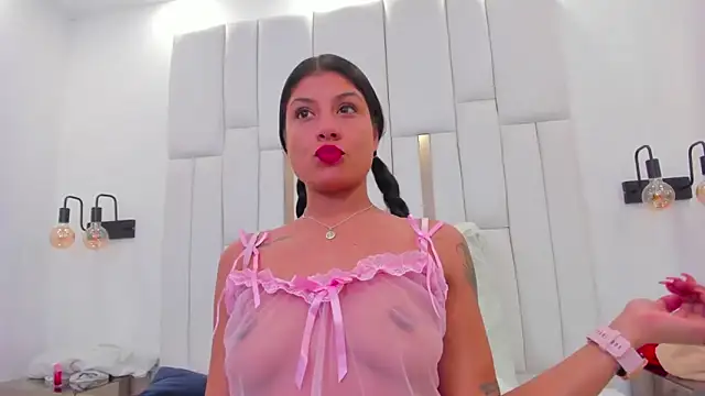 Snapshot of chloe_zulay chatting on 28, 2, 2026 chloe zulay online show from 28, 2, 2026