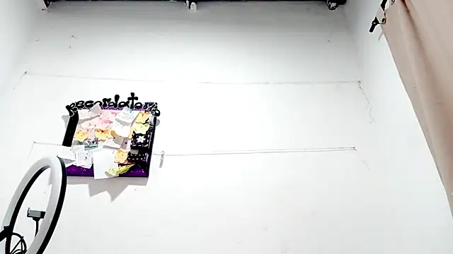 Snapshot of PetiteIvoryQueen19 chatting on 19, 9, 2025 PetiteIvoryQueen19 online show from 19, 9, 2025