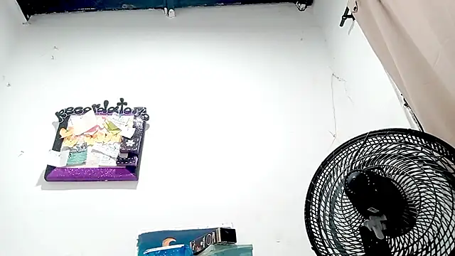 Snapshot of PetiteIvoryQueen19 chatting on 21, 11, 2025 PetiteIvoryQueen19 online show from 21, 11, 2025