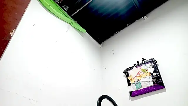 Snapshot of PetiteIvoryQueen19 chatting on 3, 12, 2025 PetiteIvoryQueen19 online show from 3, 12, 2025