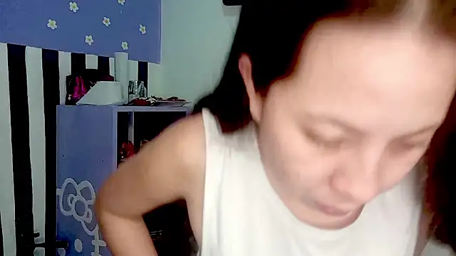 PetiteIvoryQueen19 online show from 5, 5, 2026