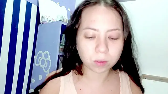 PetiteIvoryQueen19 online show from 18, 5, 2026